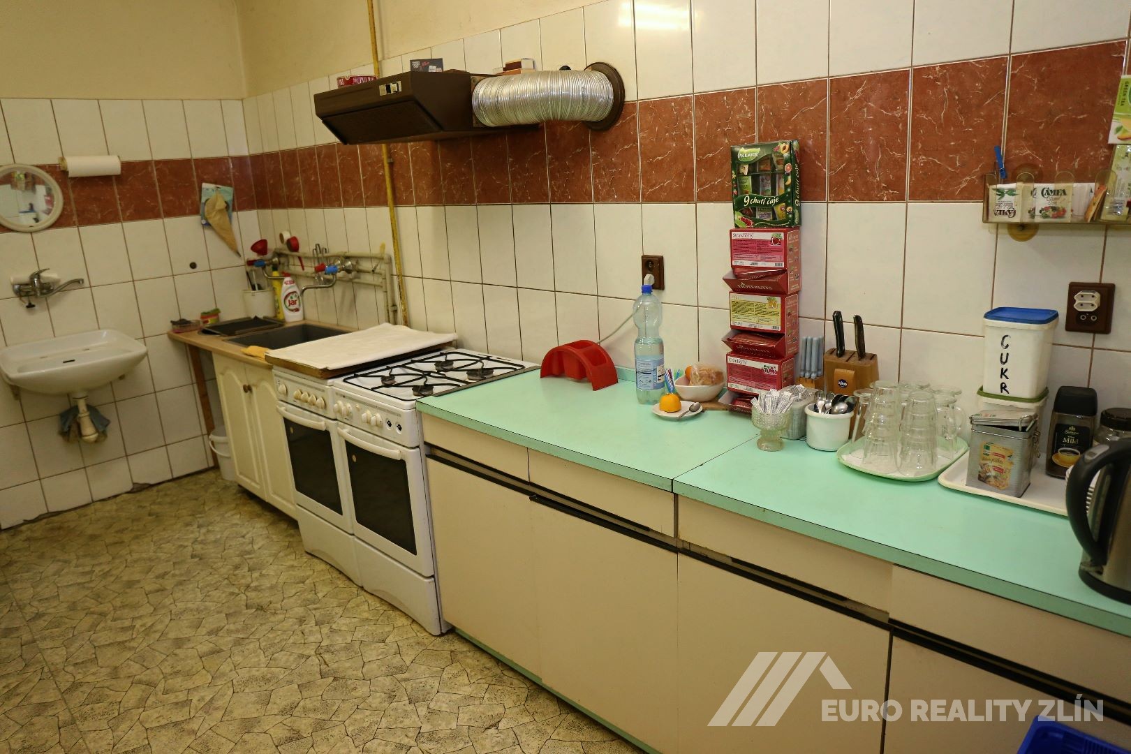 KOMERČNÍ OBJEKT RESTAURACE ZÁHOROVICE