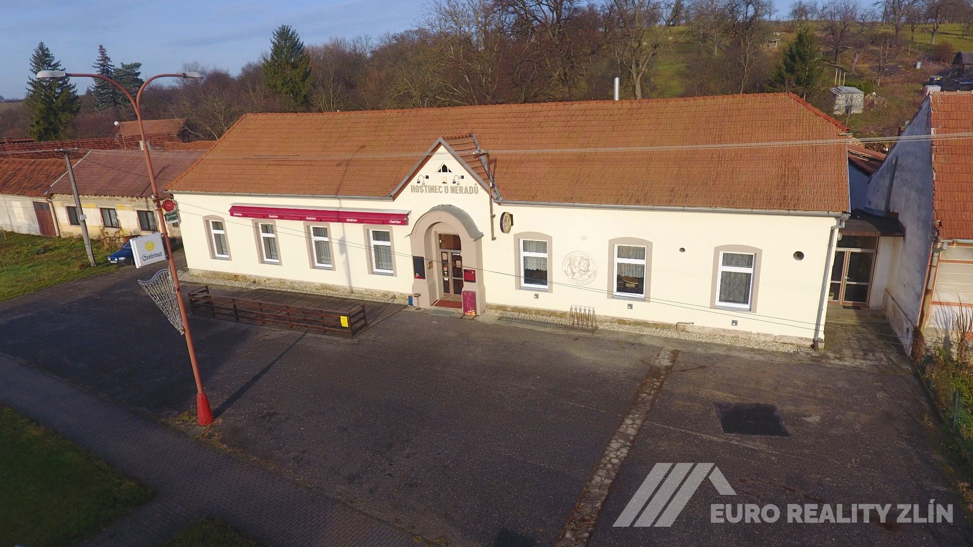 KOMERČNÍ OBJEKT RESTAURACE ZÁHOROVICE