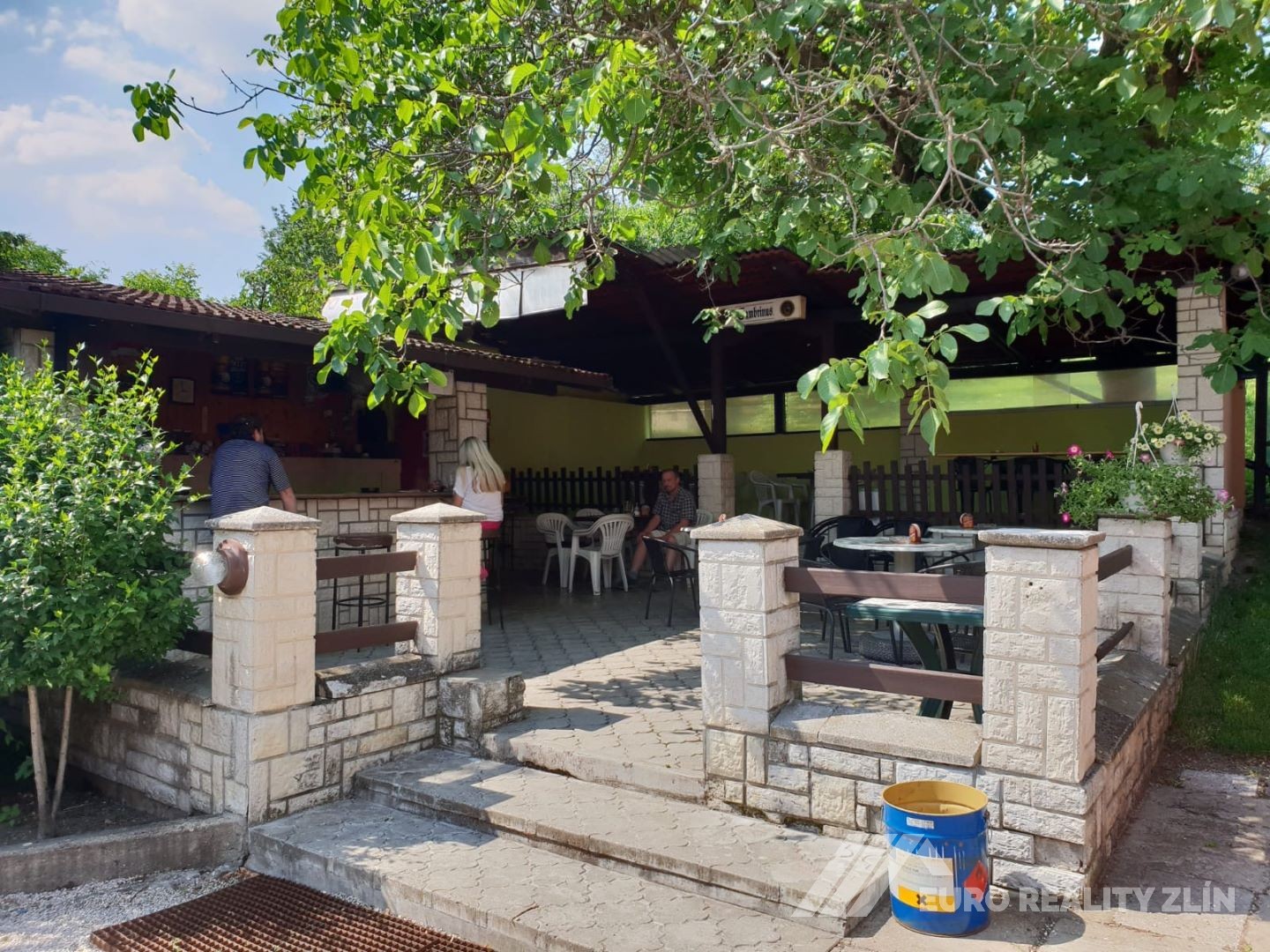 KOMERČNÍ OBJEKT RESTAURACE ZÁHOROVICE