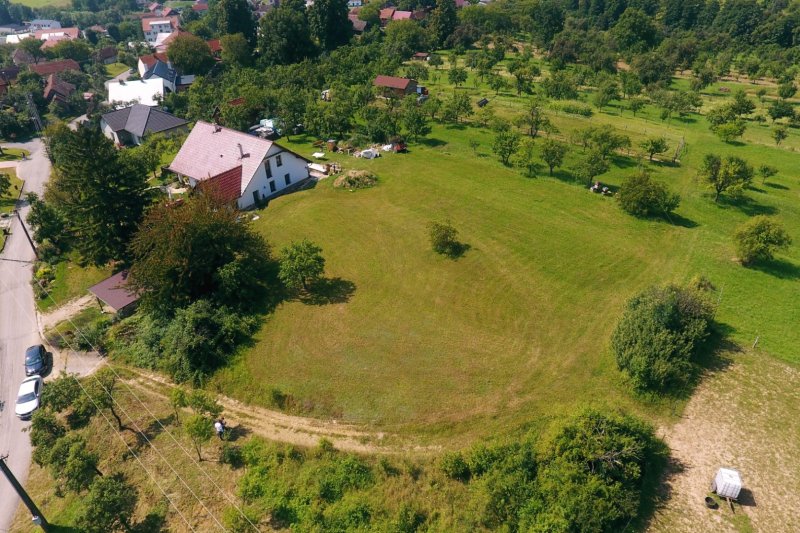 STAVEBNÍ POZEMEK DOUBRAVY 2 384m2