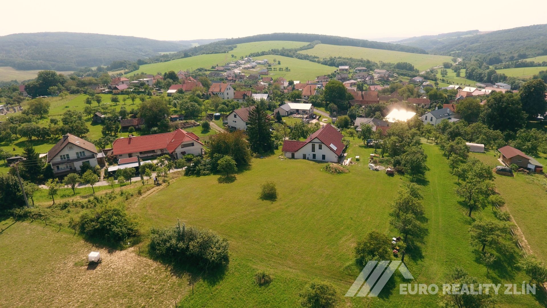 STAVEBNÍ POZEMEK DOUBRAVY 2 384m2
