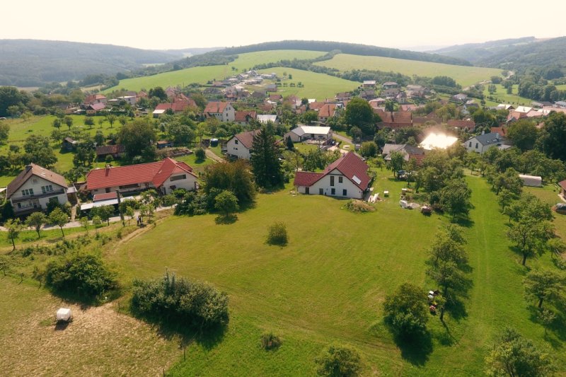 STAVEBNÍ POZEMEK DOUBRAVY 2 384m2