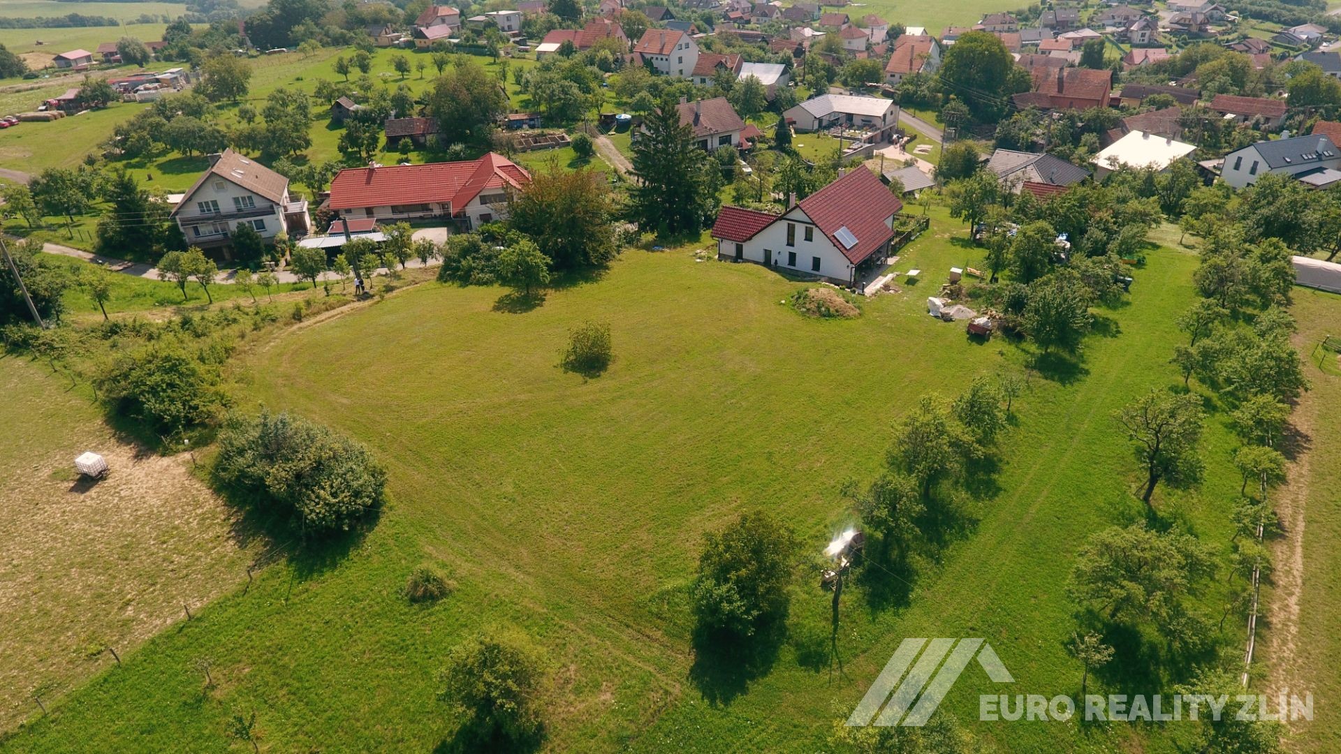 STAVEBNÍ POZEMEK DOUBRAVY 2 384m2
