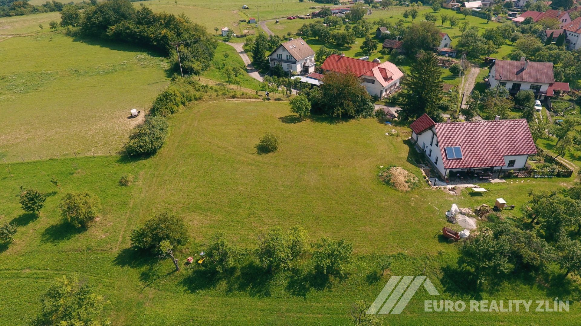 STAVEBNÍ POZEMEK DOUBRAVY 2 384m2