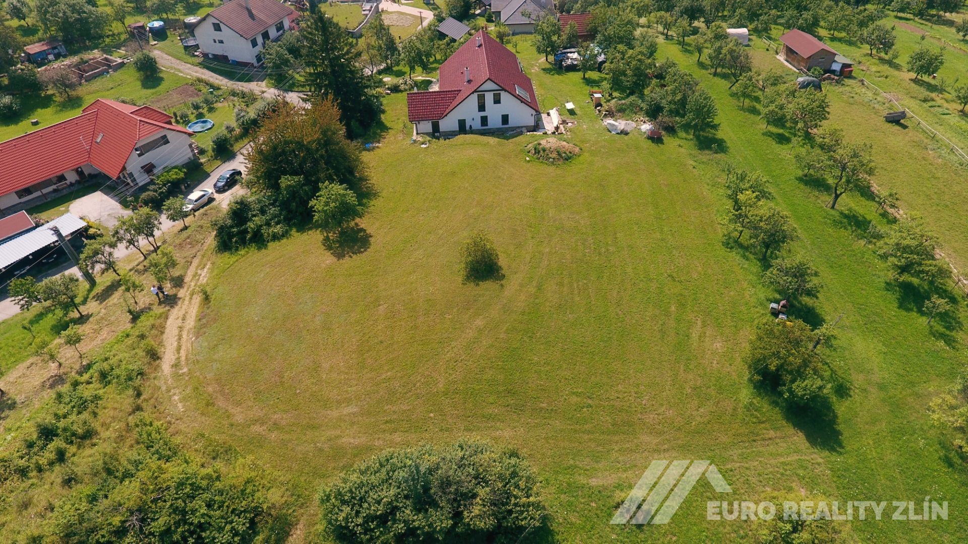 STAVEBNÍ POZEMEK DOUBRAVY 2 384m2