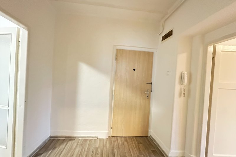 2+1 CENTRUM, ŠKOLNÍ ULICE