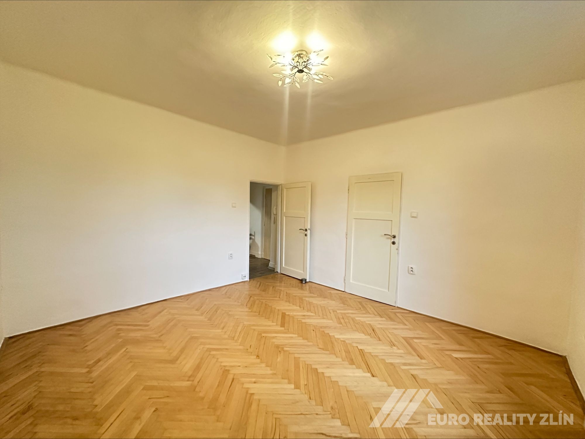 2+1 CENTRUM, ŠKOLNÍ ULICE