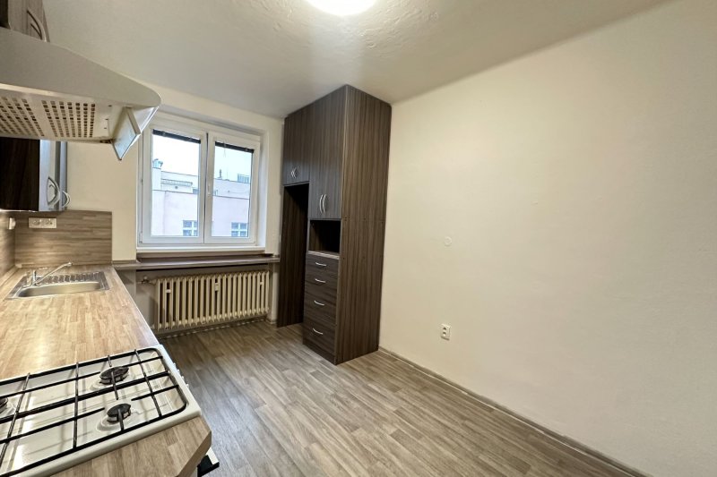 2+1 CENTRUM, ŠKOLNÍ ULICE