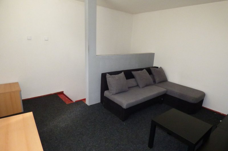 1/4 DOMEK, MOSTNÍ ULICE - ZLÍN