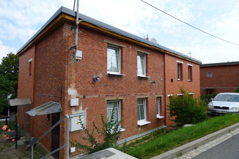1/4 DOMEK, MOSTNÍ ULICE - ZLÍN