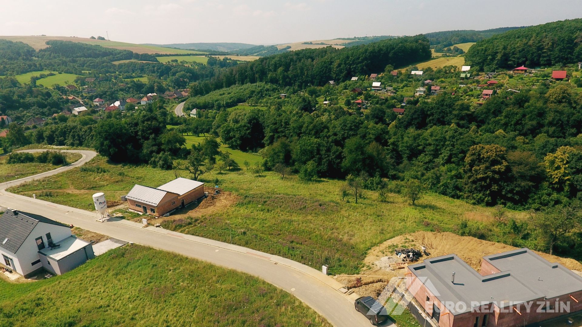 STAVEBNÍ POZEMEK BŘEZNICE 863m2