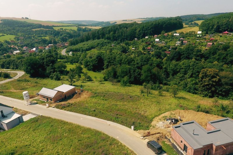 STAVEBNÍ POZEMEK BŘEZNICE 863m2