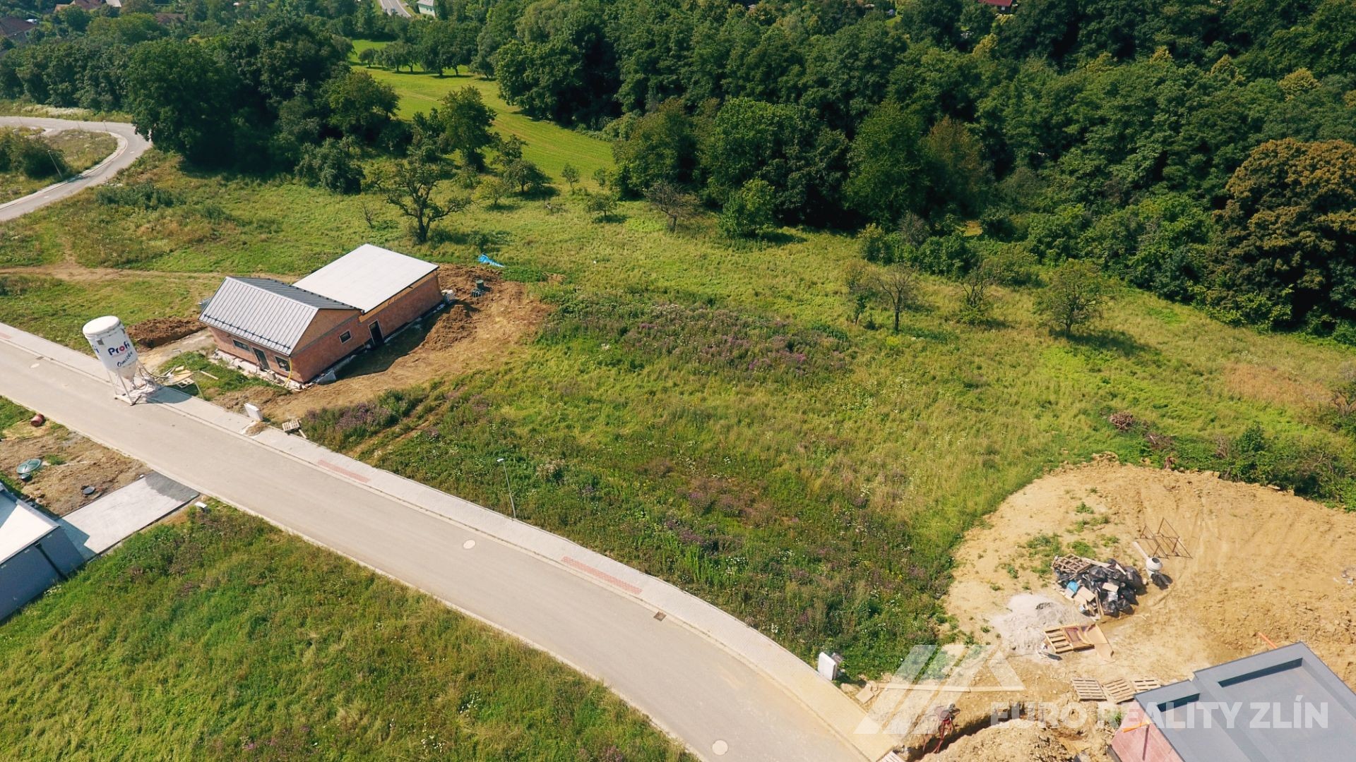 STAVEBNÍ POZEMEK BŘEZNICE 863m2