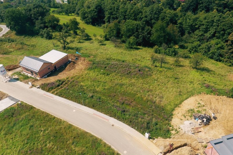 STAVEBNÍ POZEMEK BŘEZNICE 863m2