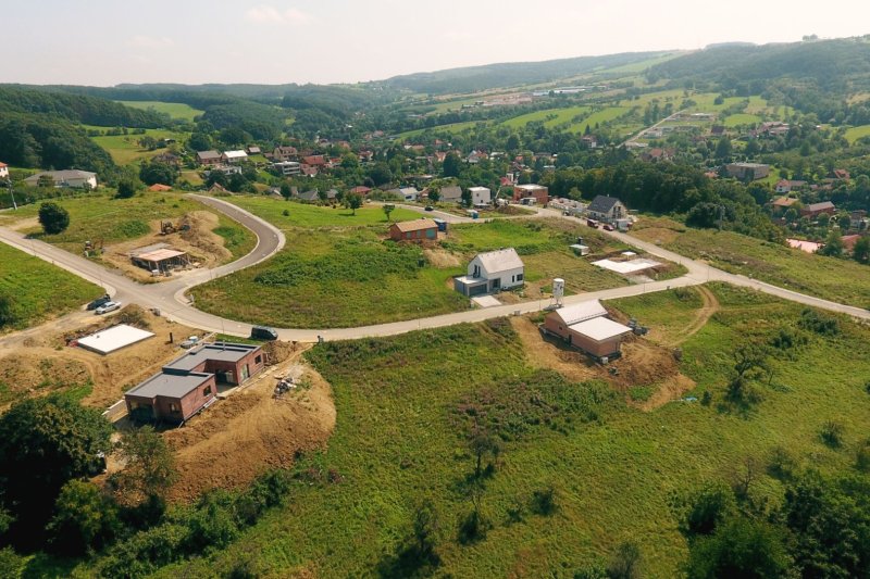 STAVEBNÍ POZEMEK BŘEZNICE 863m2