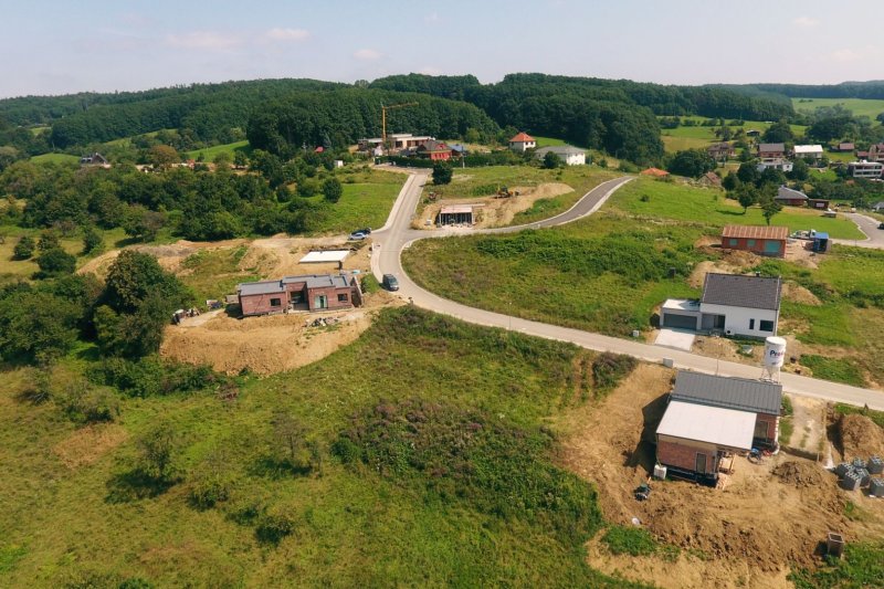 STAVEBNÍ POZEMEK BŘEZNICE 863m2