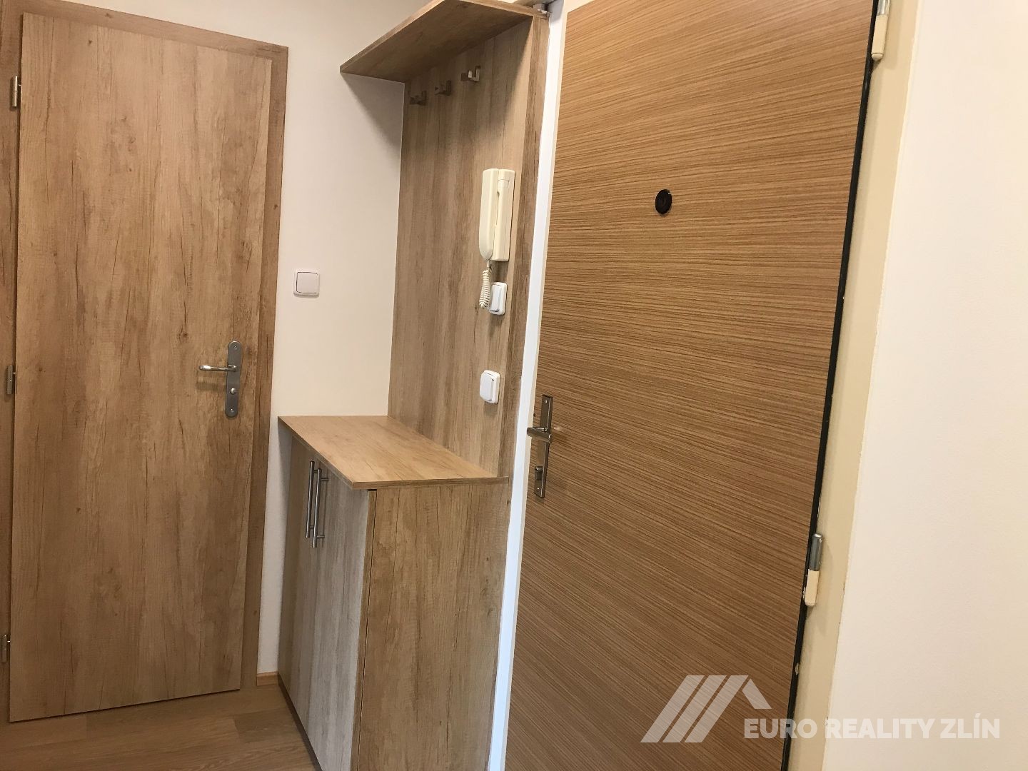 2+1 PO KOMPLETNÍ REKONSTRUKCI, OKRUŽNÍ