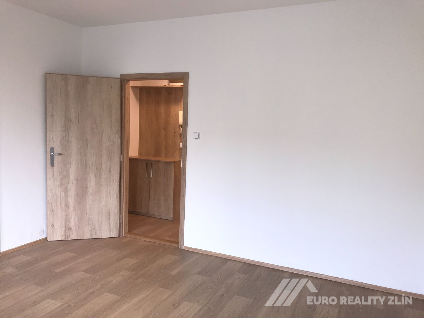 2+1 PO KOMPLETNÍ REKONSTRUKCI, OKRUŽNÍ