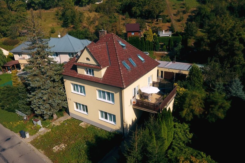 RODINNÝ DŮM SE 3 BYTOVÝMI JEDNOTKAMI