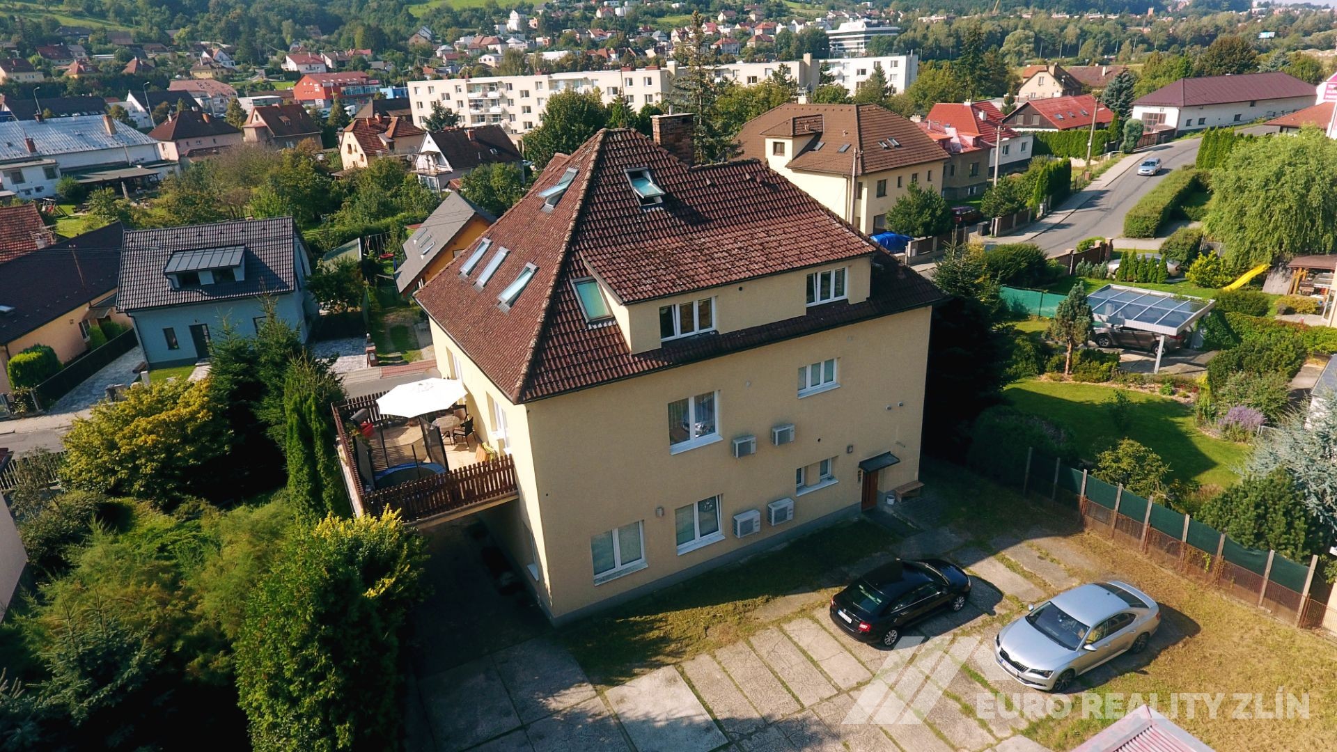 RODINNÝ DŮM SE 3 BYTOVÝMI JEDNOTKAMI