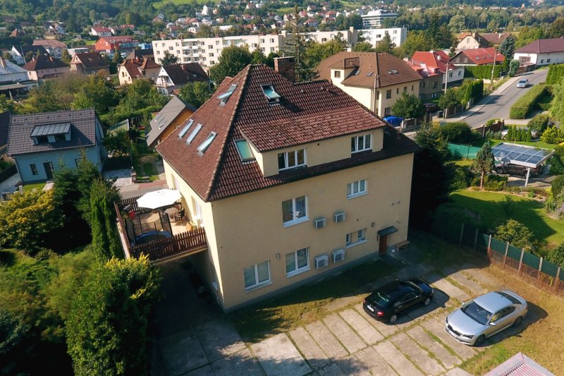 RODINNÝ DŮM SE 3 BYTOVÝMI JEDNOTKAMI
