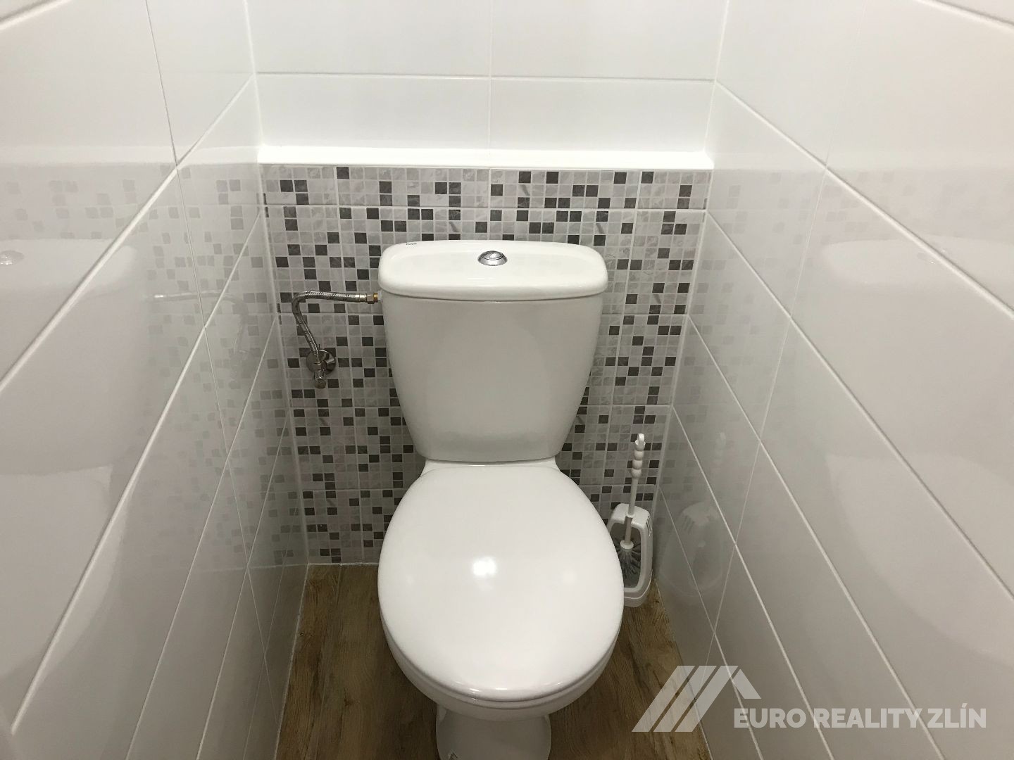 2+1 BENEŠOVO NÁBŘEŽÍ 64M2