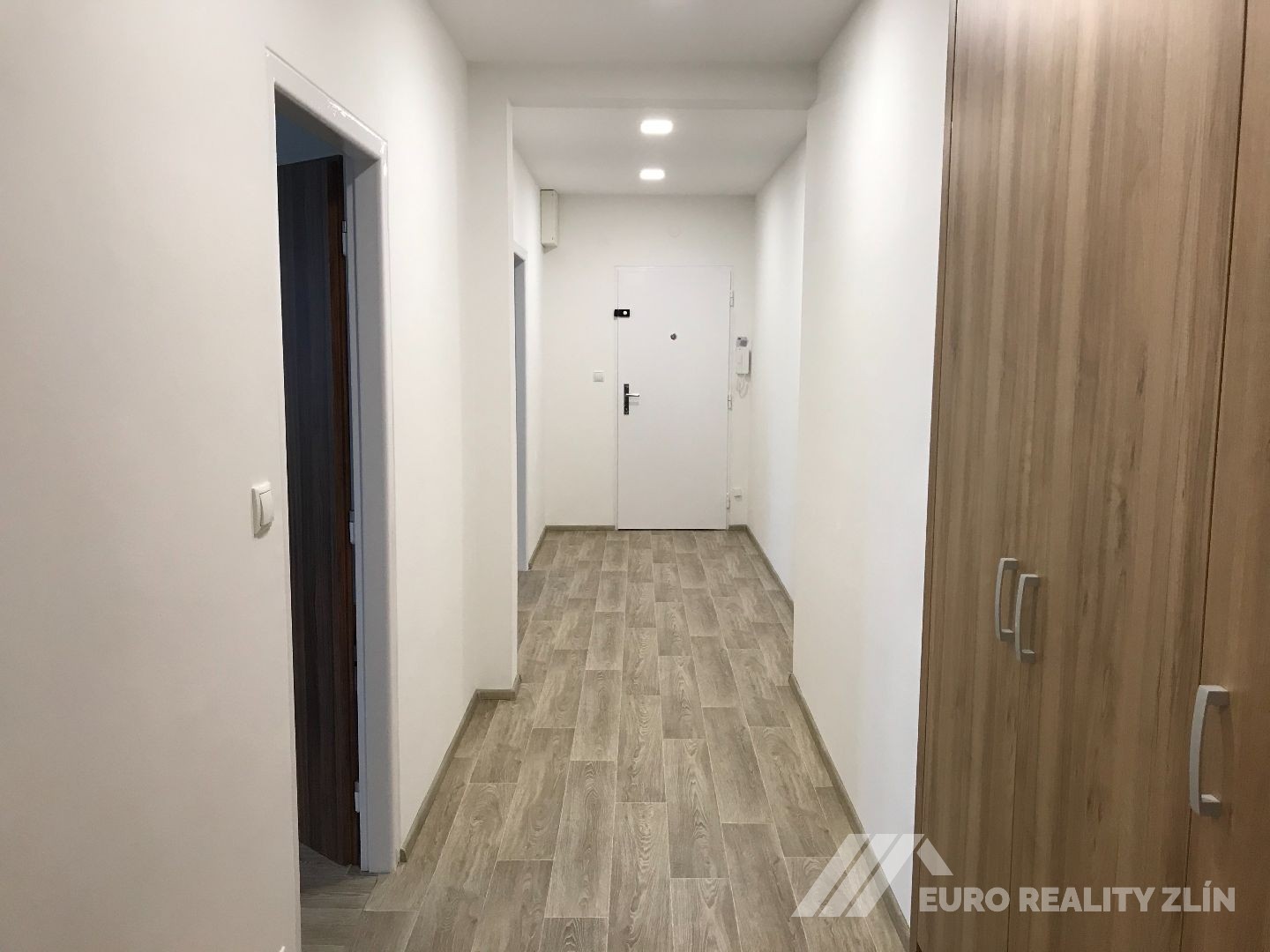 2+1 BENEŠOVO NÁBŘEŽÍ 64M2