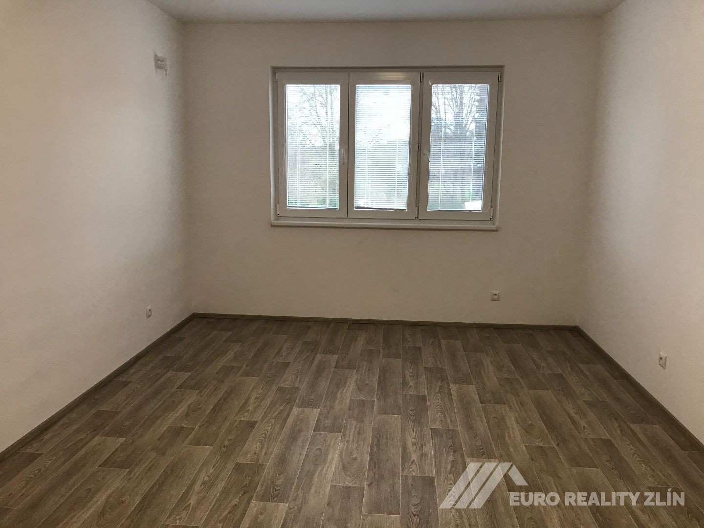 2+1 BENEŠOVO NÁBŘEŽÍ 64M2