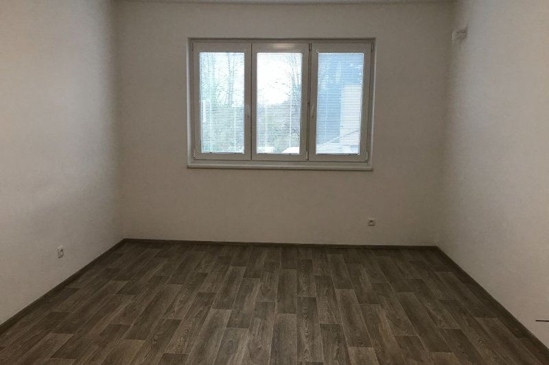 2+1 BENEŠOVO NÁBŘEŽÍ 64M2