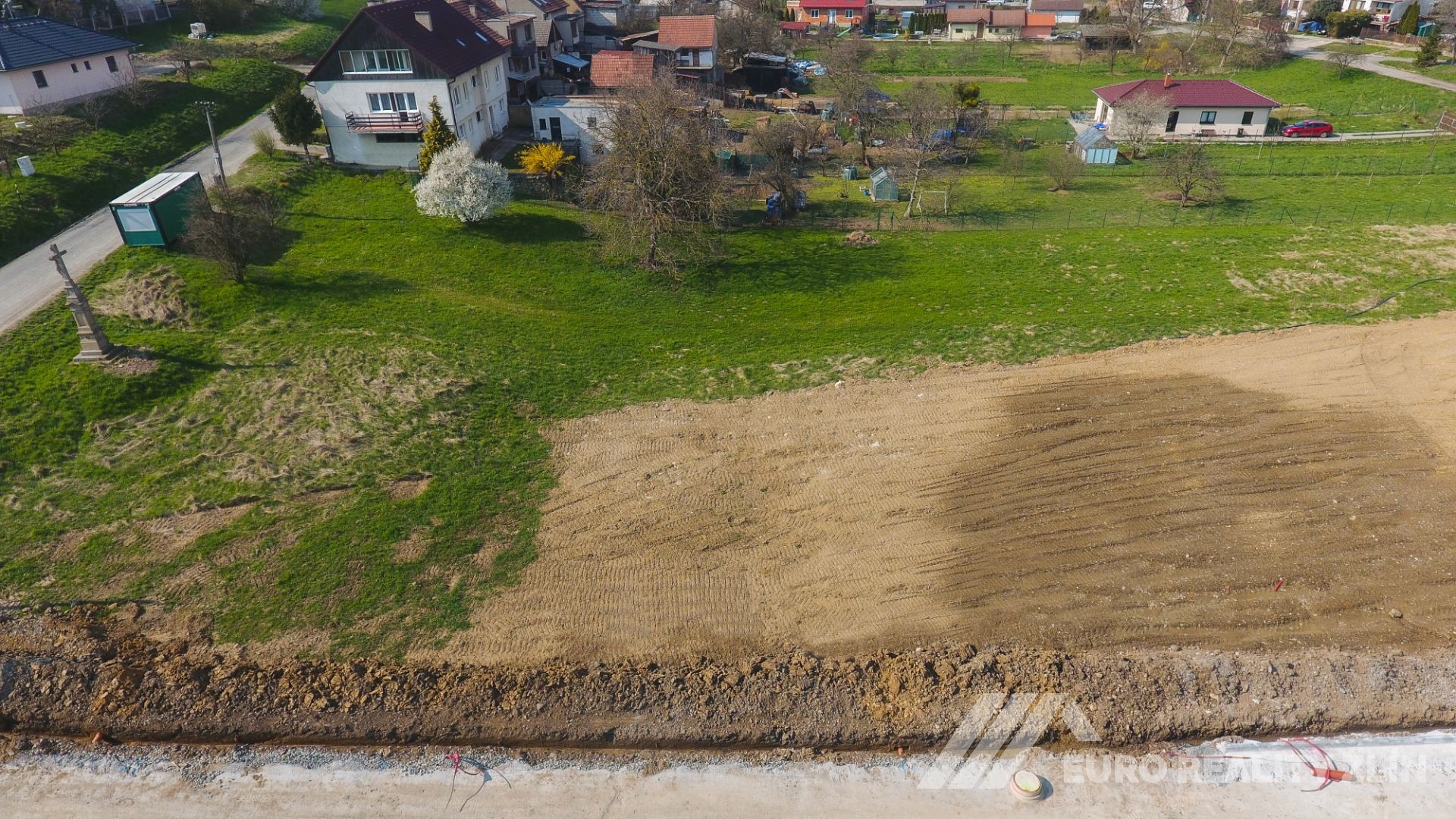 STAVEBNÍ POZEMEK POHOŘELICE 980m2