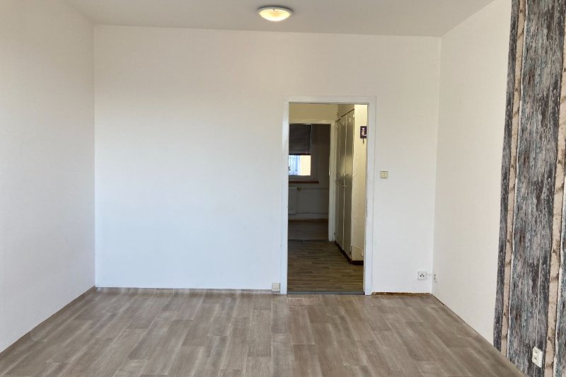 1+1 JAVOROVÁ ULICE, NEZAŘÍZENÝ BYT
