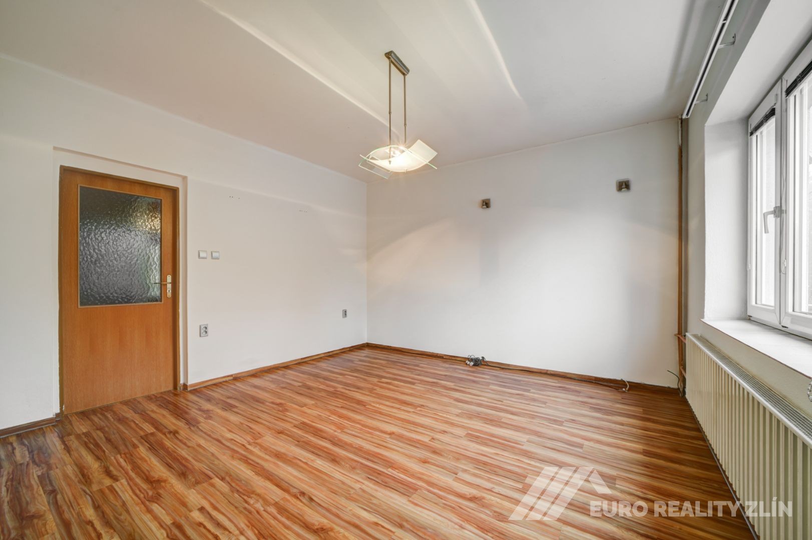 PŮLDOMEK  S GARÁŽÍ A PŘÍSTAVBOU OTROKOVICE