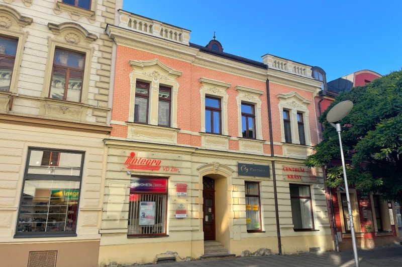 VÍCEÚČELOVÁ BUDOVA V CENTRU MĚSTA UH.HRADIŠTĚ