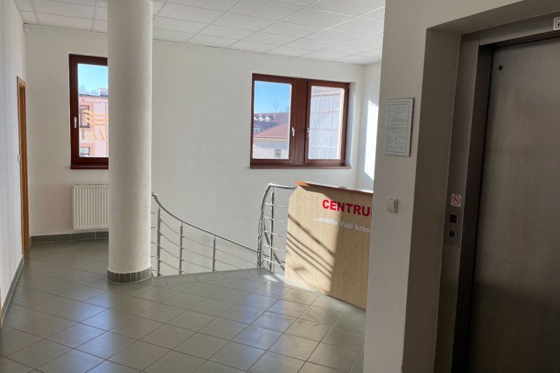 VÍCEÚČELOVÁ BUDOVA V CENTRU MĚSTA UH.HRADIŠTĚ