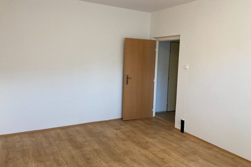 1+1 MALENOVICE, TŘ.SVOBODY, NEZAŘÍZENÝ