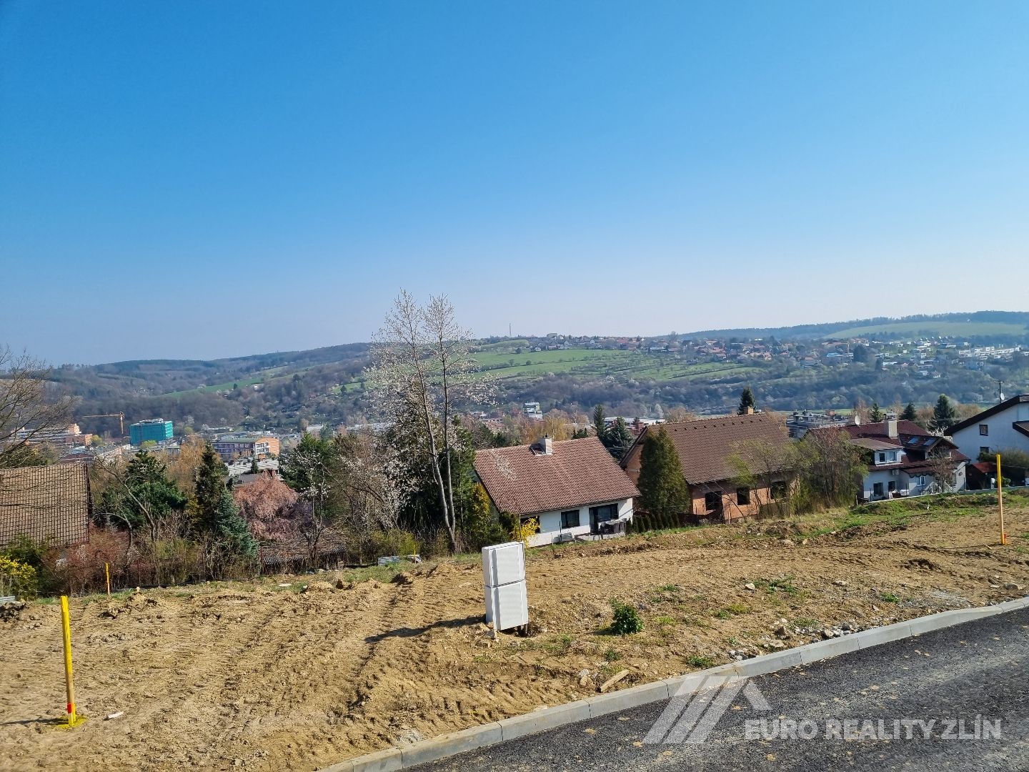 ATRAKTIVNÍ POZEMEK BONĚCKO 577m2 NA VÝSTAVBU RODINNÉHO DOMU