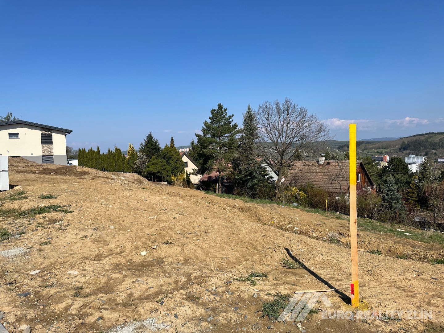 ATRAKTIVNÍ POZEMEK BONĚCKO 577m2 NA VÝSTAVBU RODINNÉHO DOMU