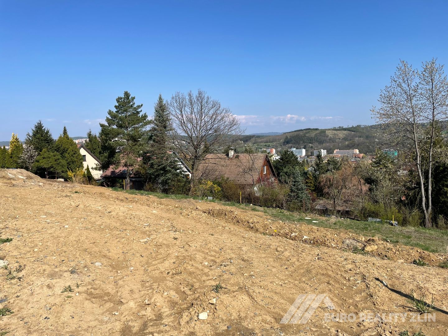 ATRAKTIVNÍ POZEMEK BONĚCKO 577m2 NA VÝSTAVBU RODINNÉHO DOMU