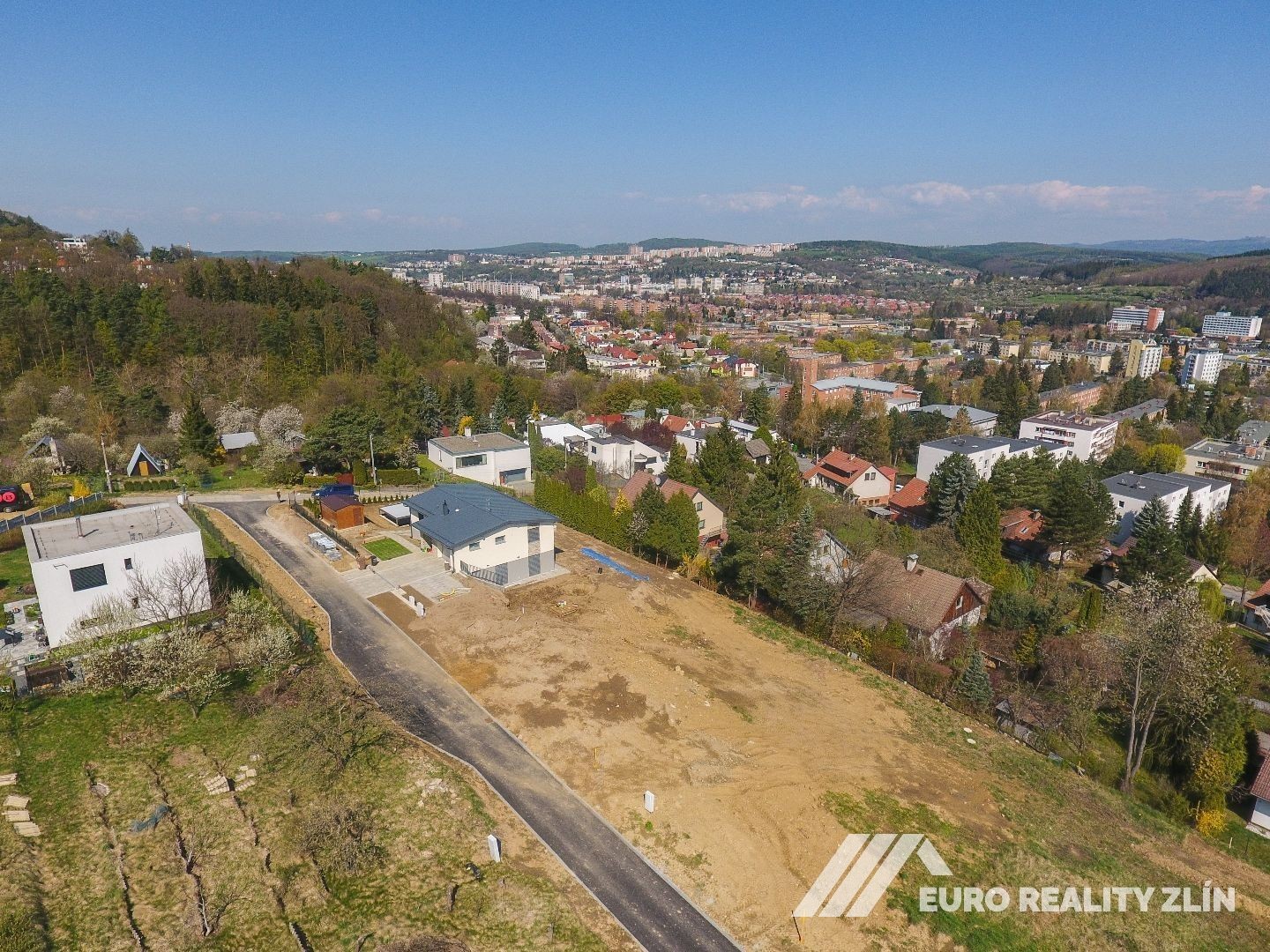 ATRAKTIVNÍ POZEMEK BONĚCKO 577m2 NA VÝSTAVBU RODINNÉHO DOMU