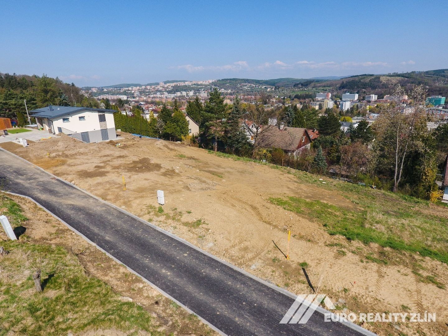 ATRAKTIVNÍ POZEMEK BONĚCKO 577m2 NA VÝSTAVBU RODINNÉHO DOMU