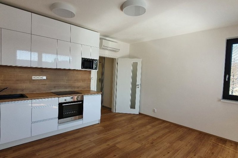 1+KK NOVOSTAVBA S TERASOU A VÝHLEDEM, GARÁŽOVÉ STÁNÍ