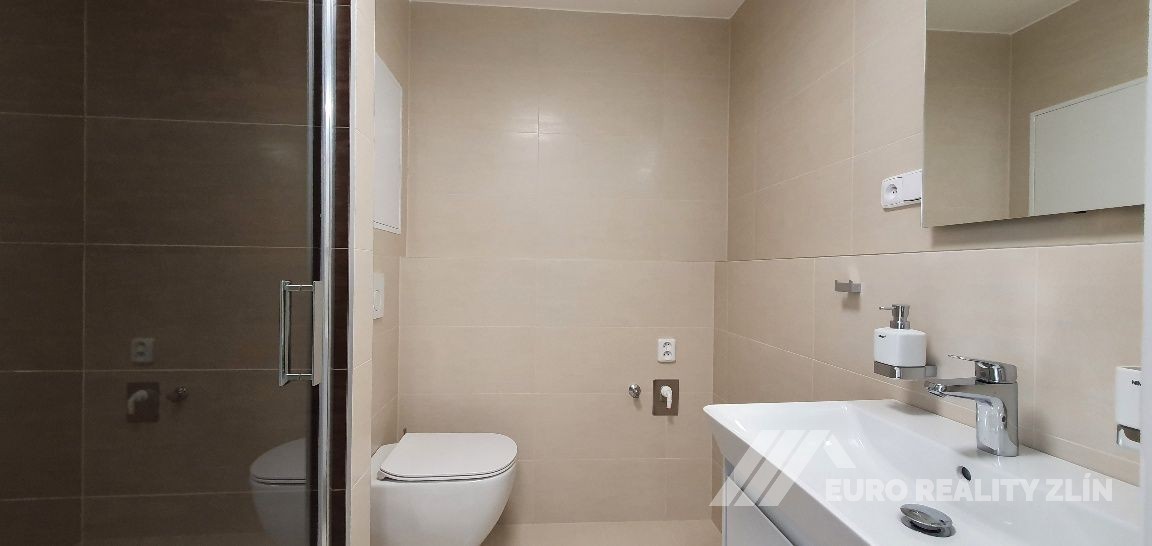 1+KK NOVOSTAVBA S TERASOU A VÝHLEDEM, GARÁŽOVÉ STÁNÍ