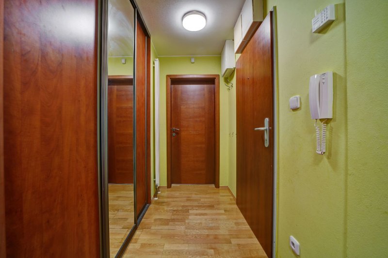 NADSTANDARDNÍ BYT 3+KK S TERASOU 33m2 A PARKOVÁNÍM