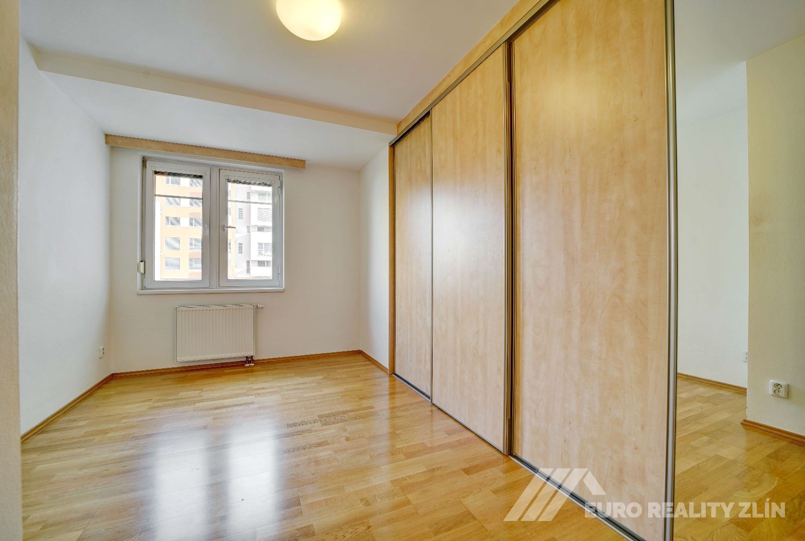 NADSTANDARDNÍ BYT 3+KK S TERASOU 33m2 A PARKOVÁNÍM