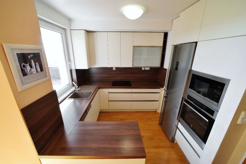 NADSTANDARDNÍ BYT 3+KK S TERASOU 33m2 A PARKOVÁNÍM