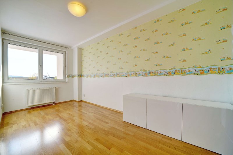 NADSTANDARDNÍ BYT 3+KK S TERASOU 33m2 A PARKOVÁNÍM