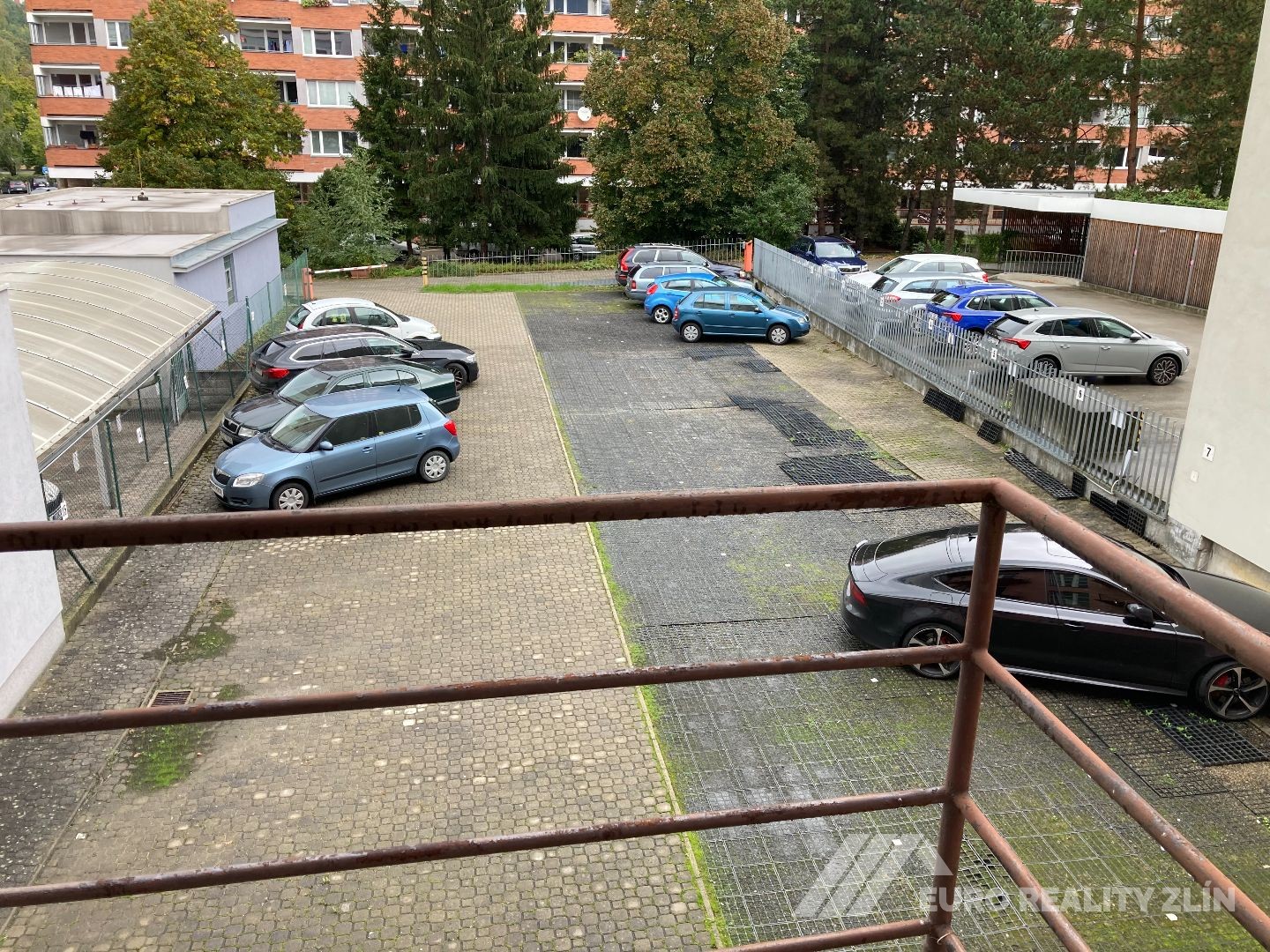 KOMERČNÍ PROSTORY  - ZARÁMÍ 50m2