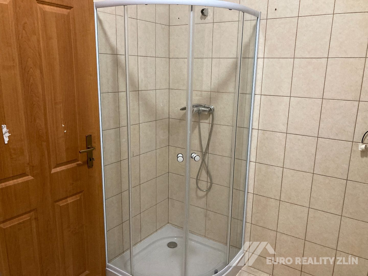 KOMERČNÍ PROSTORY  - ZARÁMÍ 50m2