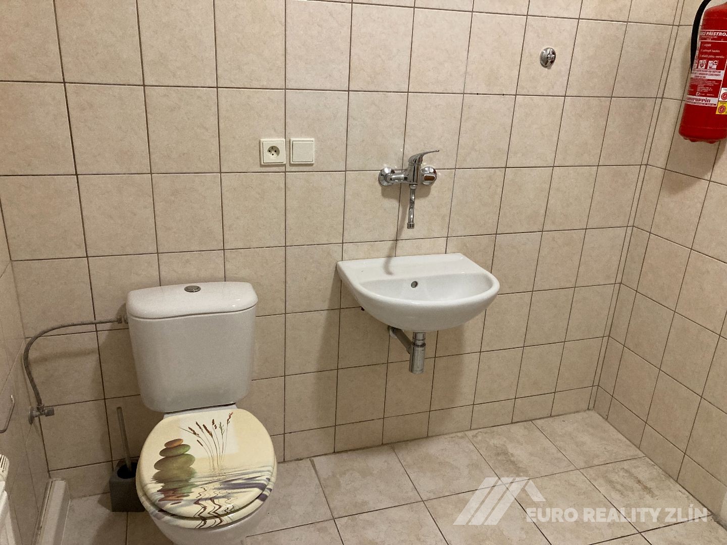 KOMERČNÍ PROSTORY  - ZARÁMÍ 50m2