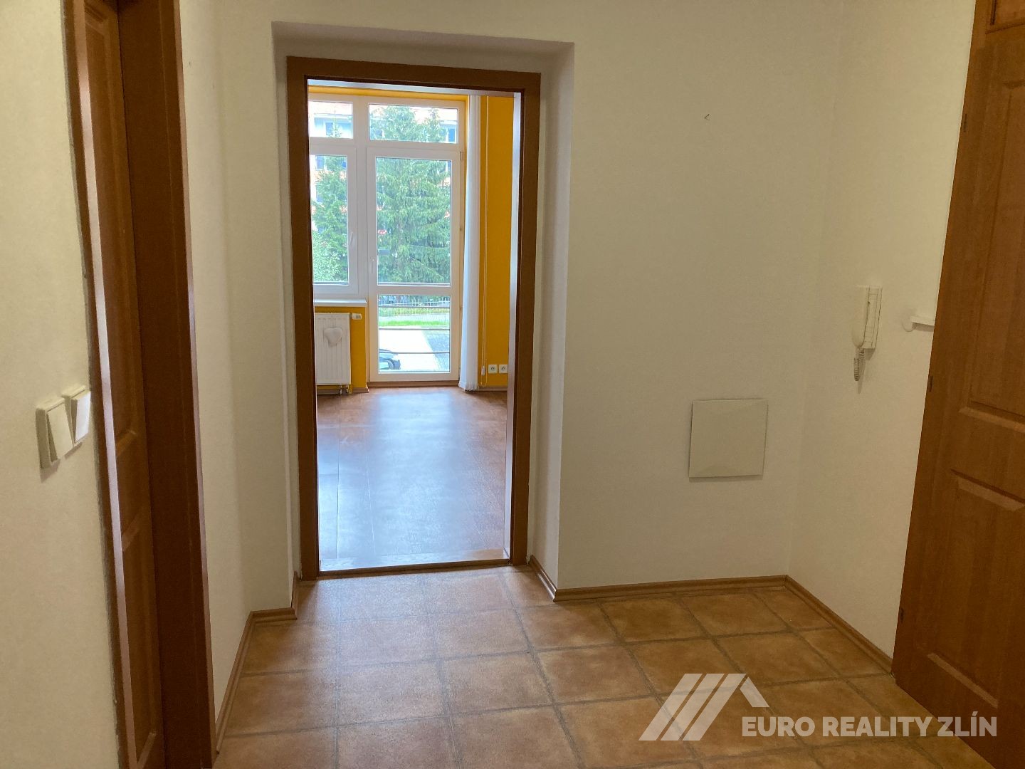 KOMERČNÍ PROSTORY  - ZARÁMÍ 50m2